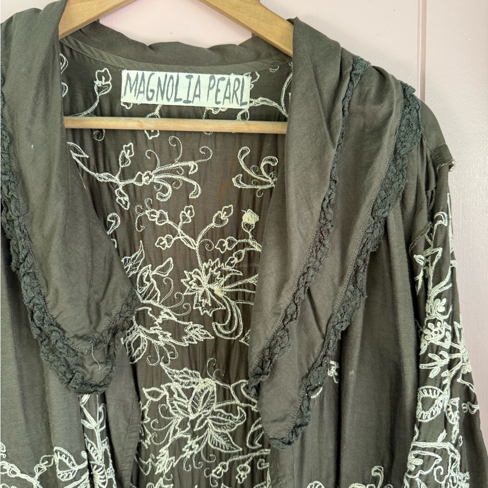 Magnolia Pearl Charcoal Kimono Duster with White Embroidery